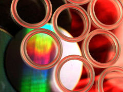 Transparent FFKM o rings on a red background, illustrating Katon’s high-performance compounds as cost-effective alternatives to premium sealing brands.